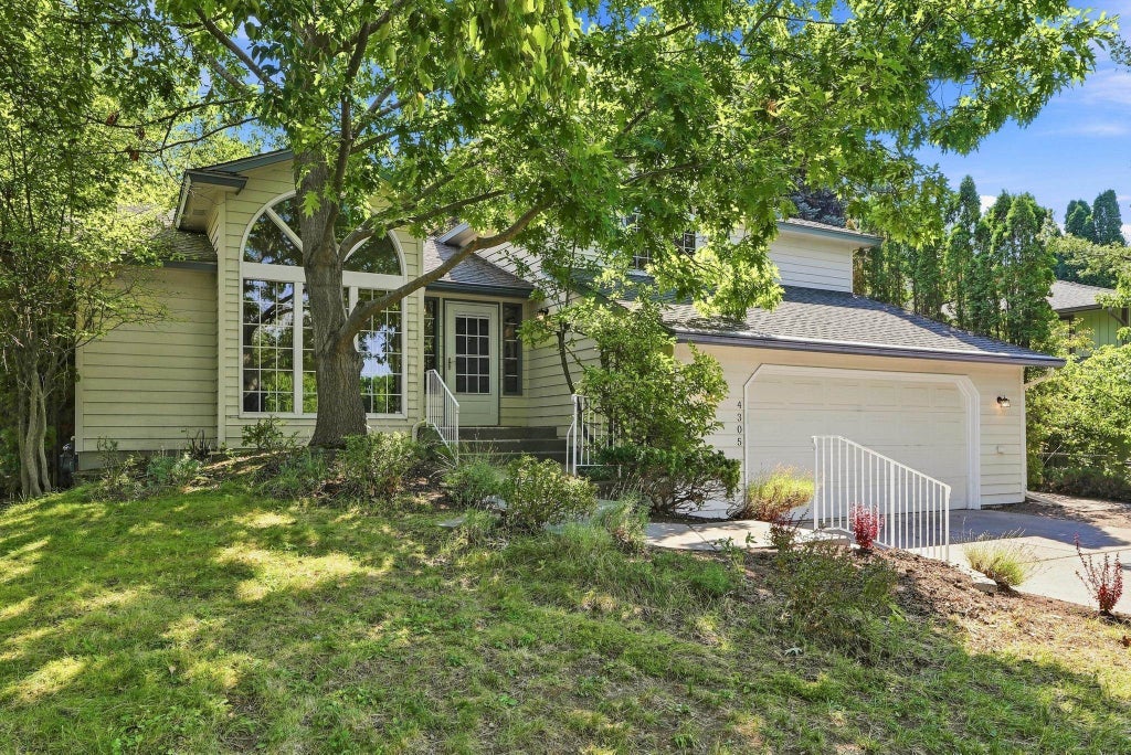 Photo of 4305 S Miami St, Spokane, WA 99223 (MLS # 202622749)