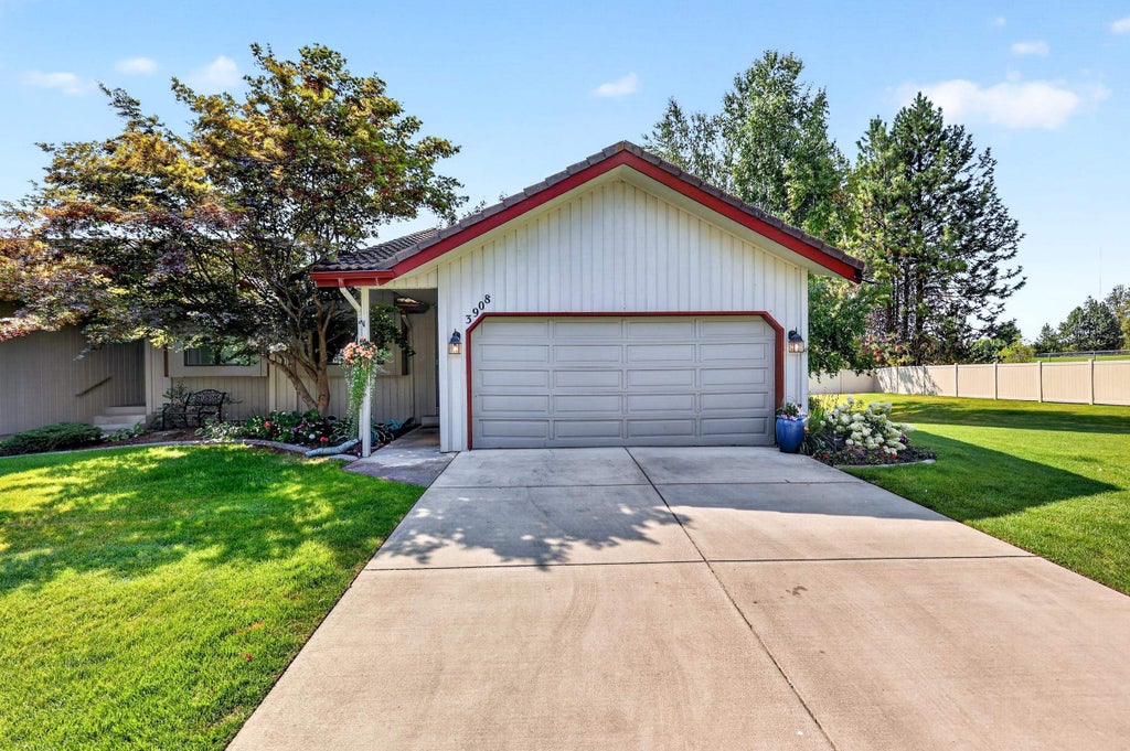 Photo of 3908 S Alder Cir, Spokane, WA 99223 (MLS # 202622737)