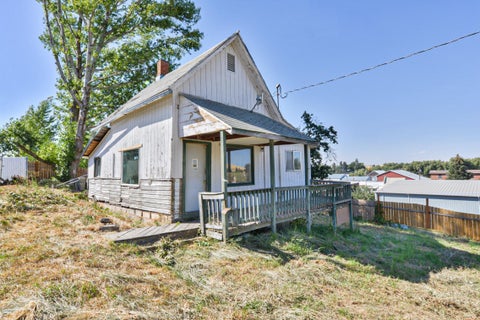 Photo of 102 W Pearl St, Oakesdale, WA 99158 (MLS # 202623818)