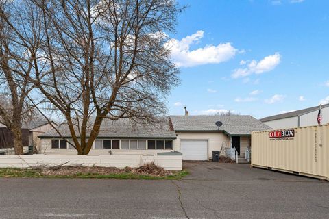 Photo of 12430 W 13th Ave, Airway Heights, WA 99001 (MLS # 202614837)