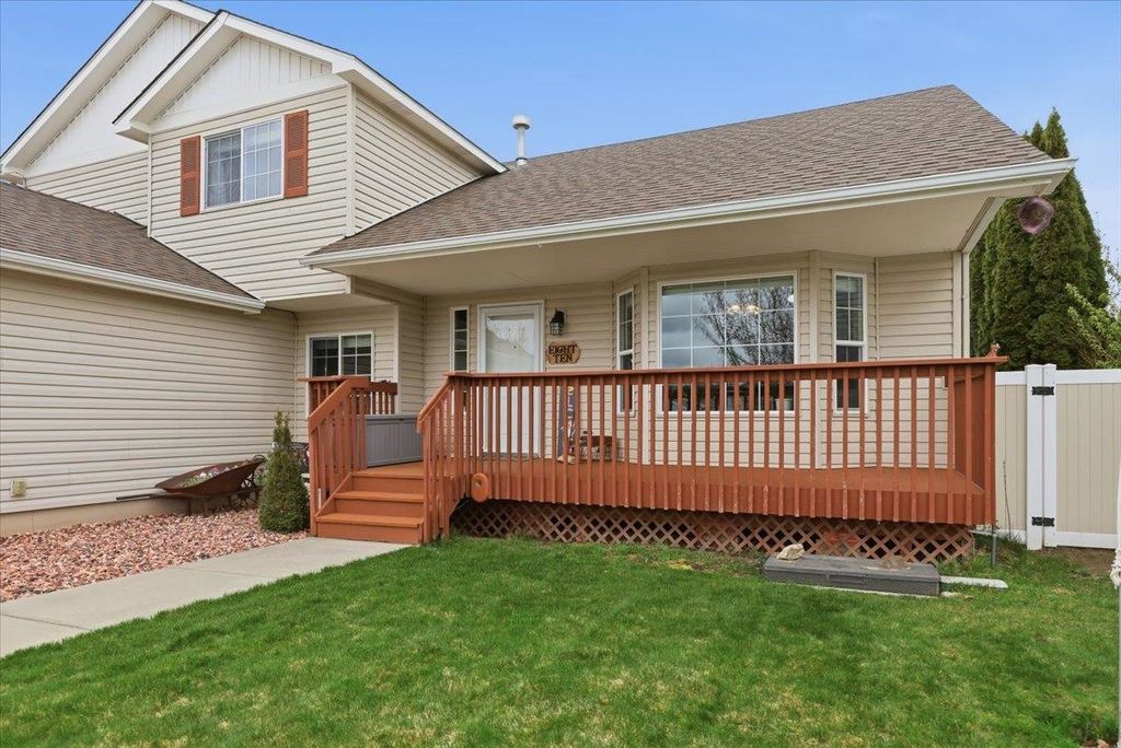 Photo of 810 E Collin Ave, Medical Lake, WA 99022 (MLS # 202615657)