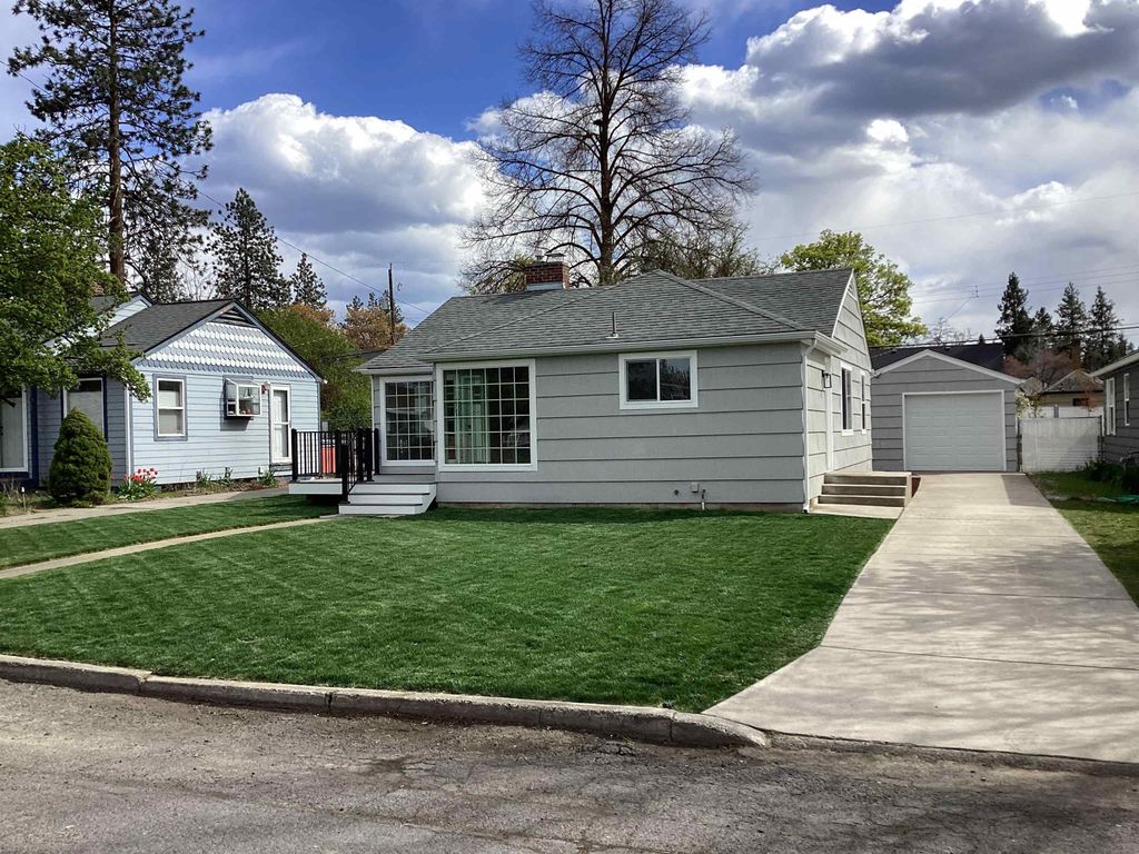 Photo of 1028 E 40th Ave, Spokane, WA 99203 (MLS # 202616046)