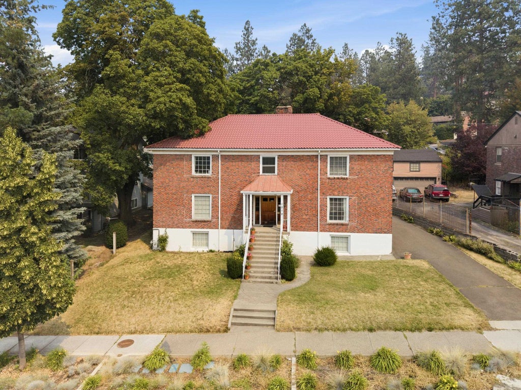Photo of 1019 S Monroe St, Spokane, WA 99204 (MLS # 202622248)