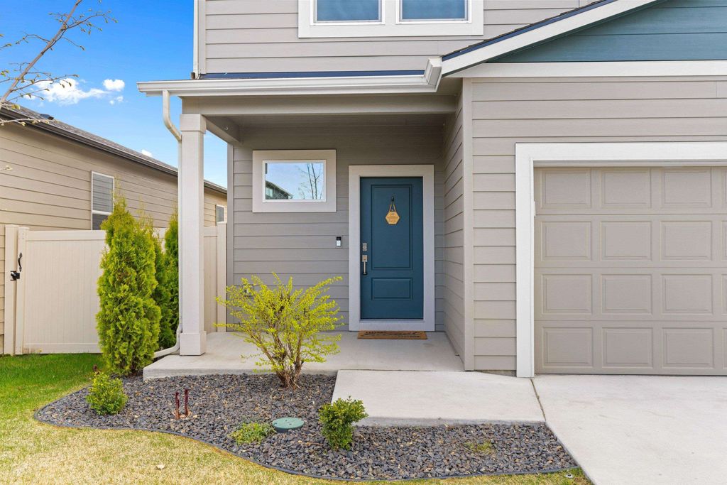 Photo of 5815 W Morgantown Ln, Spokane, WA 99208 (MLS # 202615863)