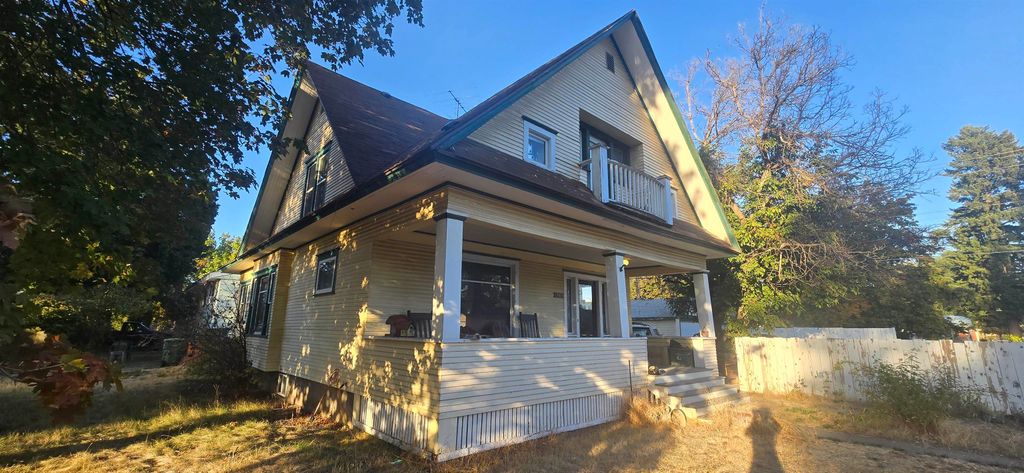 Photo of 828 W Nebraska Ave, Spokane, WA 99205 (MLS # 202525427)
