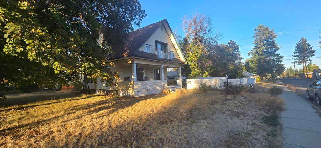 Photo of 828 W Nebraska Ave, Spokane, WA 99205 (MLS # 202525427)