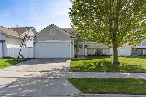 Photo of 9008 N Oak St, Spokane, WA 99208 (MLS # 202616747)
