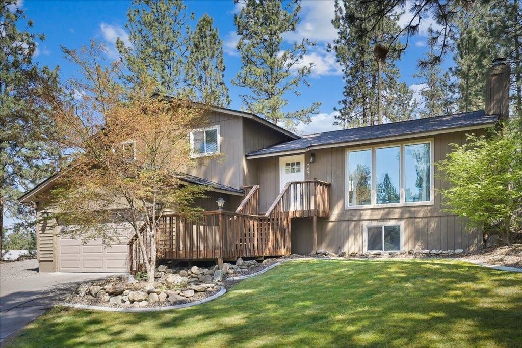 Photo of 7607 E BEVERLY Dr, Spokane, WA 99212 (MLS # 202616570)