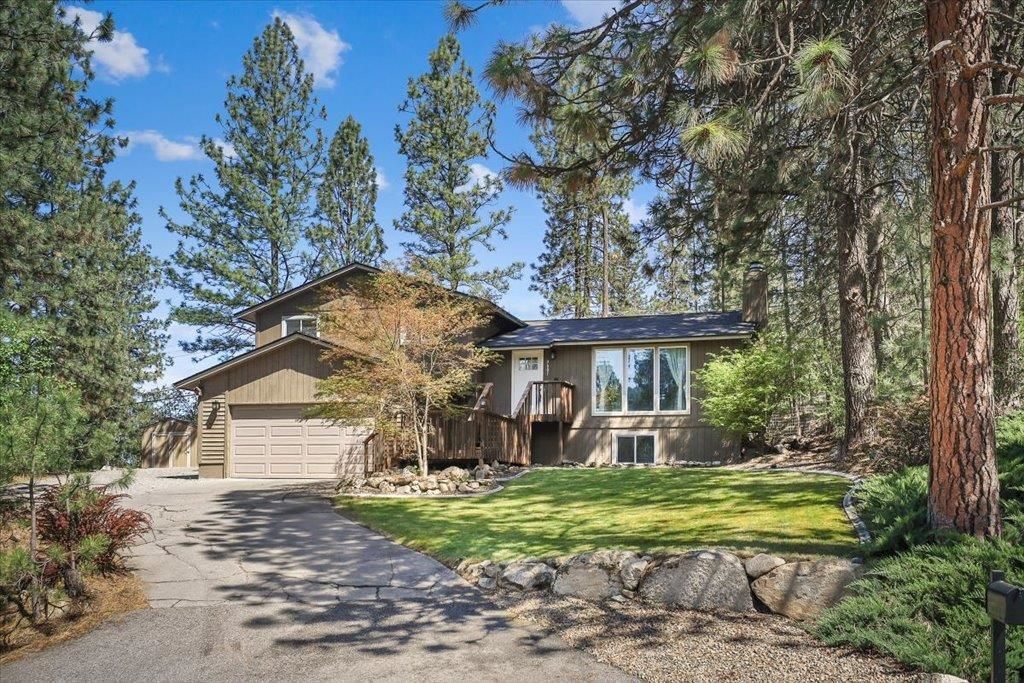 Photo of 7607 E BEVERLY Dr, Spokane, WA 99212 (MLS # 202616570)