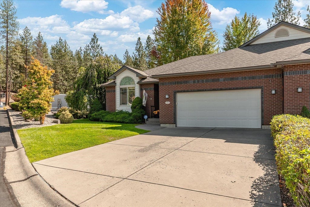 Photo of 303 W Arrow Ln, Spokane, WA 99208 (MLS # 202625649)