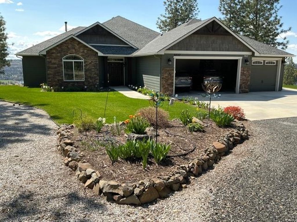 Photo of 6537 Pine Ridge Way, Nine Mile Falls, WA 99026 (MLS # 202611918)