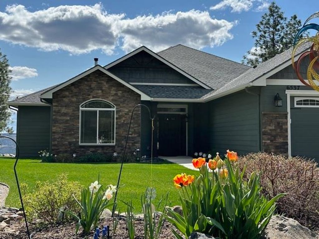 Photo of 6537 Pine Ridge Way, Nine Mile Falls, WA 99026 (MLS # 202611918)