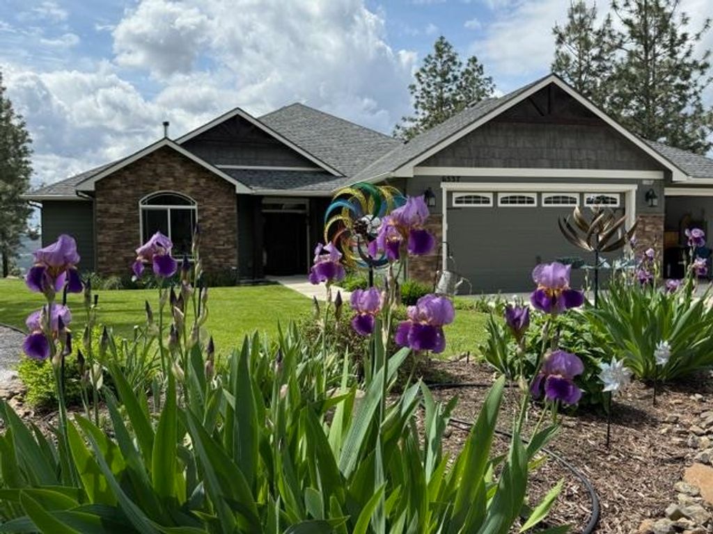 Photo of 6537 Pine Ridge Way, Nine Mile Falls, WA 99026 (MLS # 202611918)