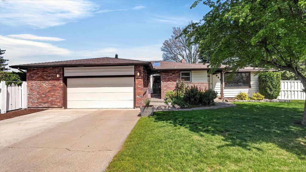 Photo of 8007 E Shannon Ave, Spokane, WA 99212 (MLS # 202616445)