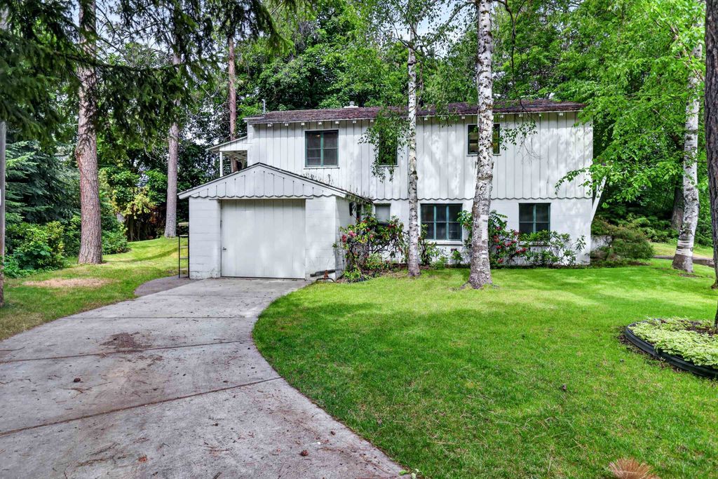 Photo of 740 E Plateau Rd, Spokane, WA 99203 (MLS # 202619903)
