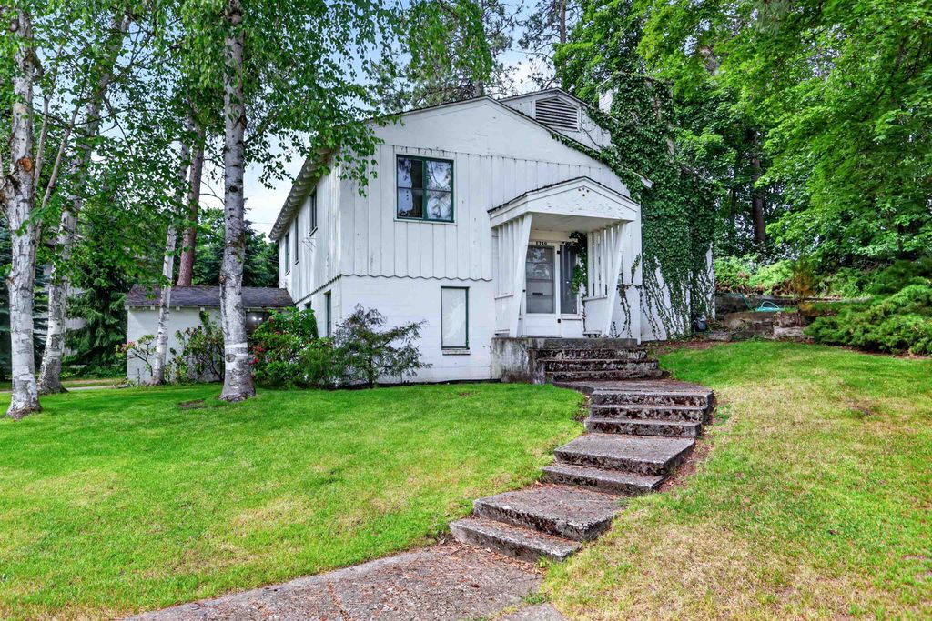 Photo of 740 E Plateau Rd, Spokane, WA 99203 (MLS # 202619903)
