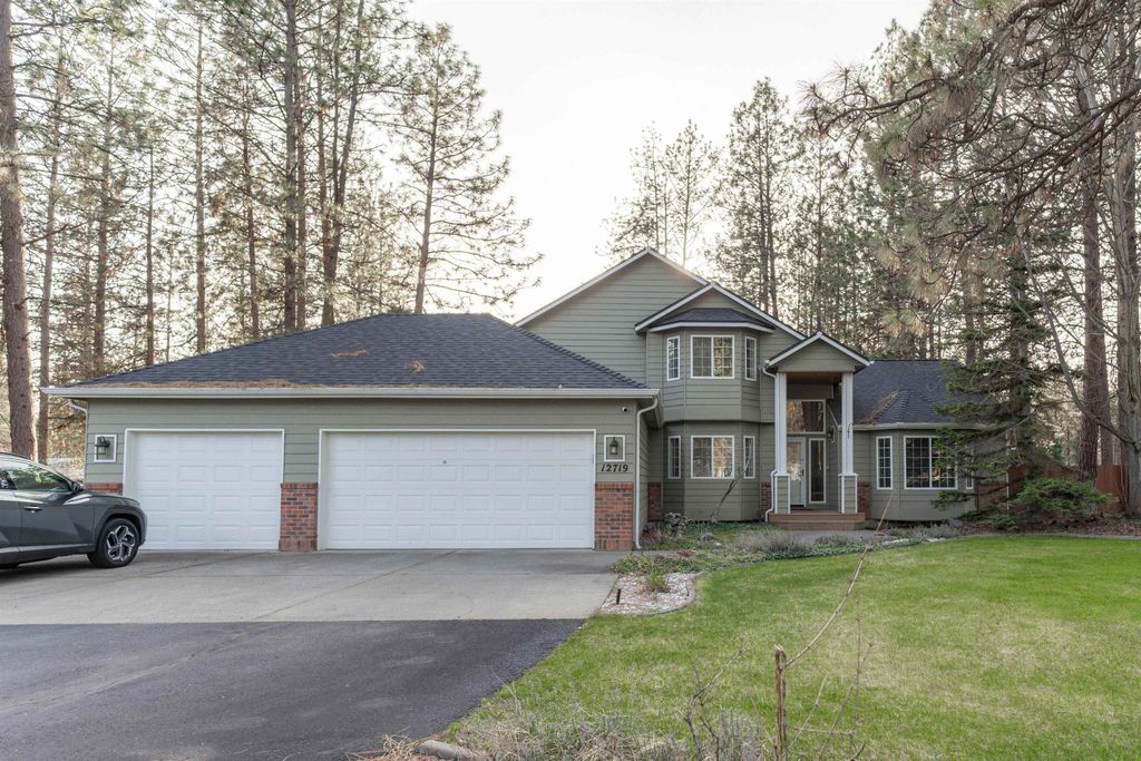 Photo of 12719 W Greenfield Rd, Nine Mile Falls, WA 99026 (MLS # 202525408)