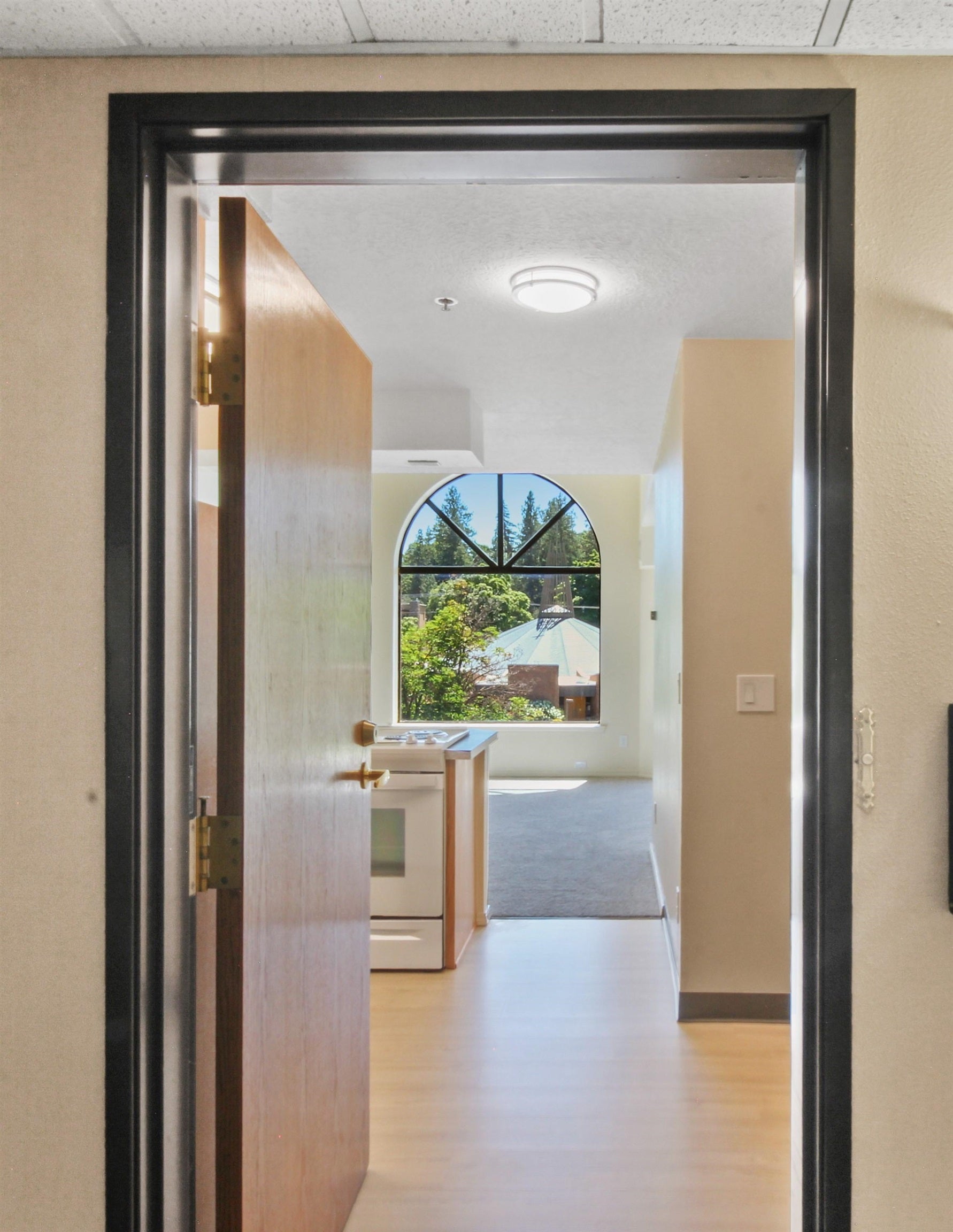221 E Rockwood Blvd - Photo 2