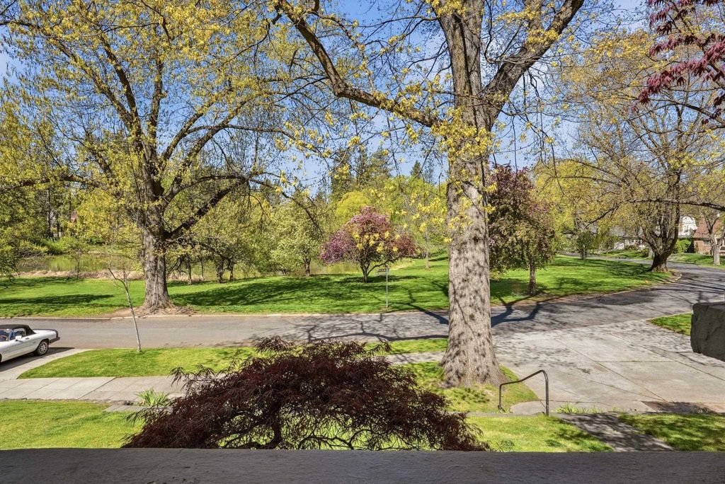 Photo of 1917 S Stevens St, Spokane, WA 99203 (MLS # 202616538)