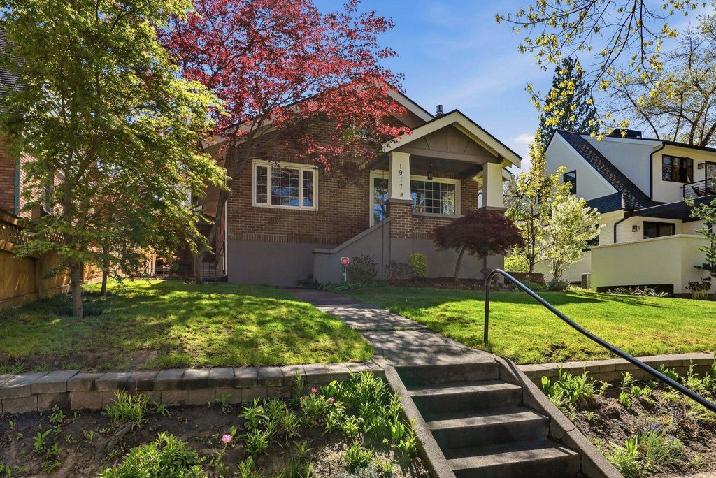 Photo of 1917 S Stevens St, Spokane, WA 99203 (MLS # 202616538)
