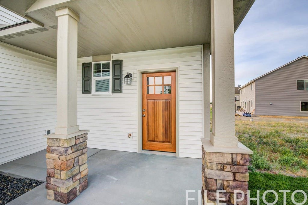 Photo of 11 N DRUMMOND St, Spokane Valley, WA 99016 (MLS # 202612268)