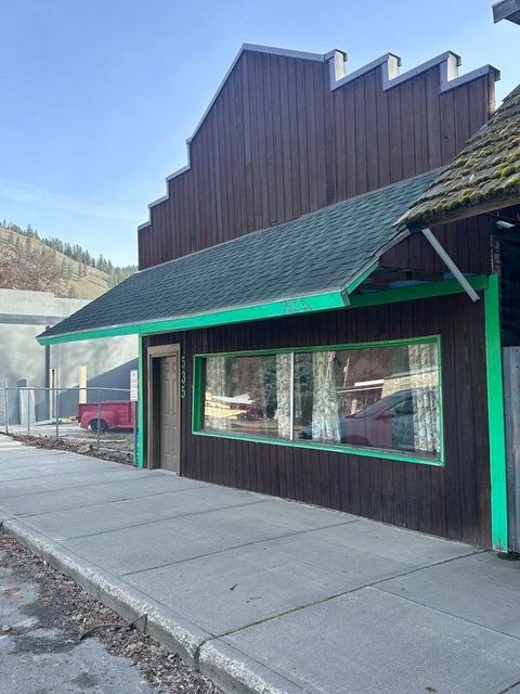 Photo of 535 NW Meyers St, Kettle Falls, WA 99141 (MLS # 202613921)