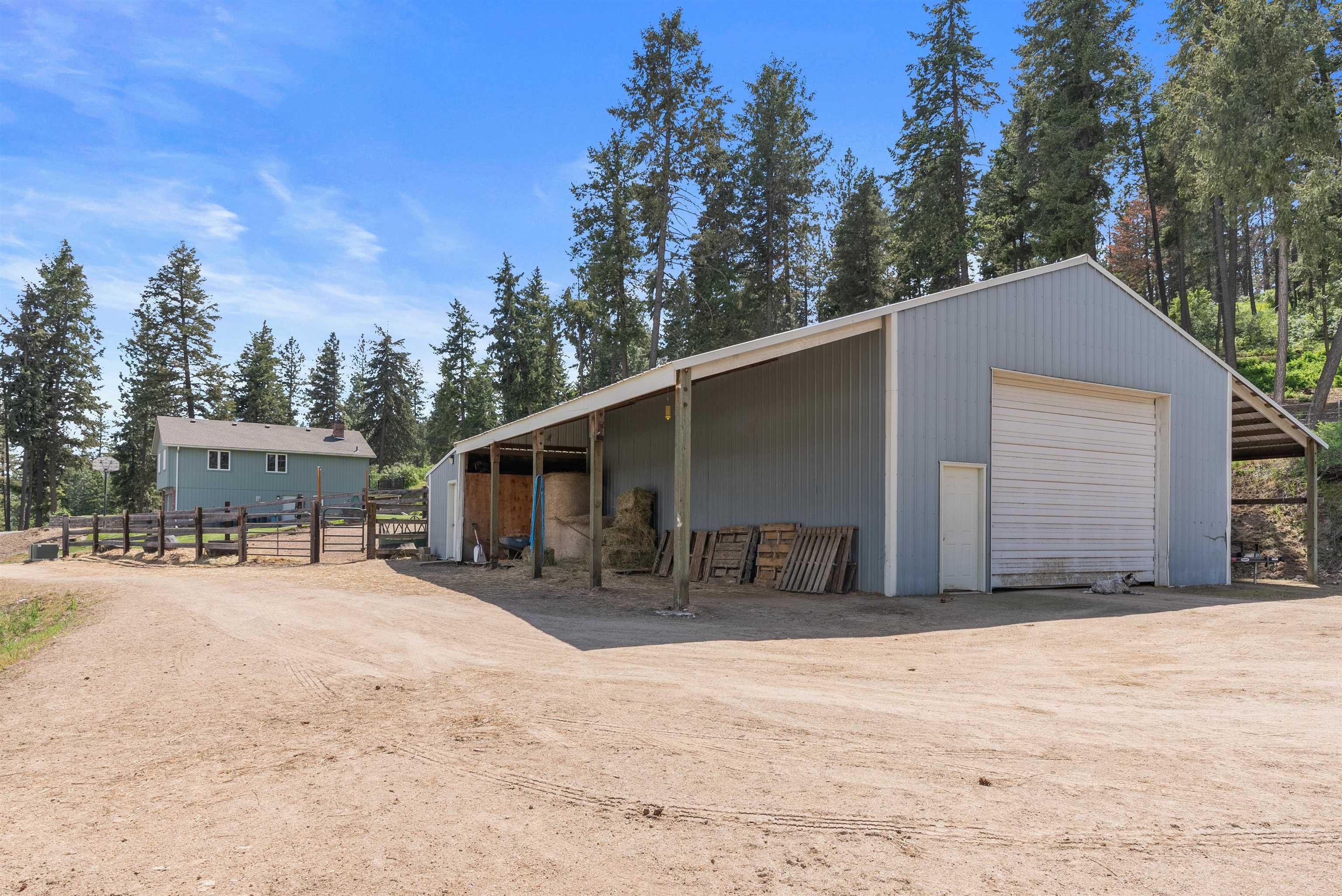 Photo 4 of 49 of 12815 E Sillman Rd house
