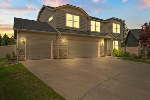 Single Family Residence in Spokane WA 2217 Lloyd Ct.jpg