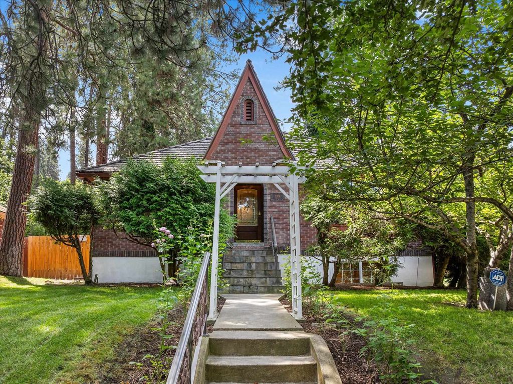 Photo of 1204 E 18th Ave, Spokane, WA 99203 (MLS # 202619847)