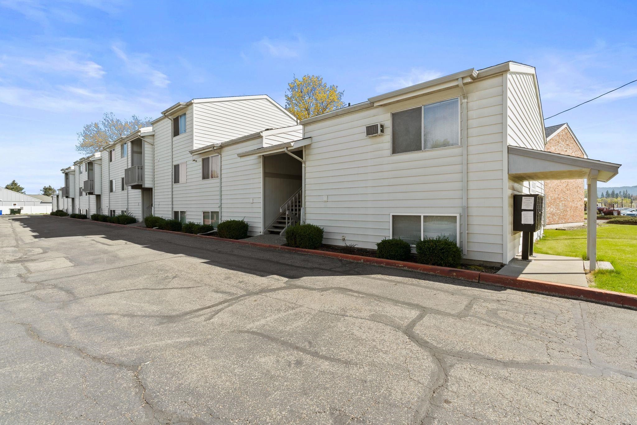 Photo 1 of 19 — 310 N Raymond Dr, Spokane Valley, WA 99206