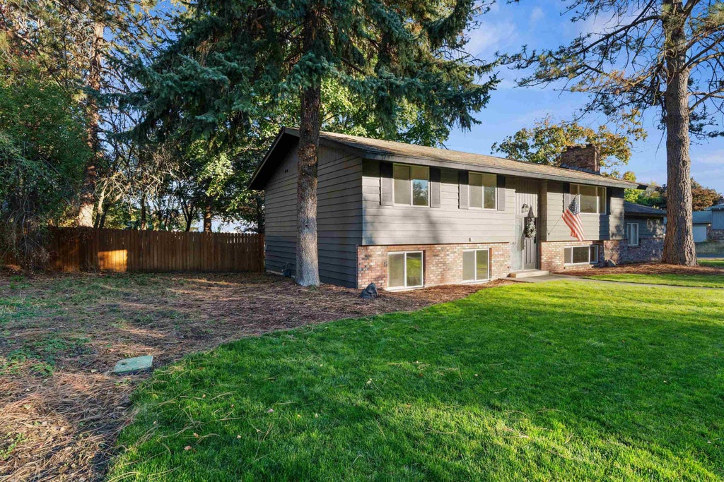 Photo of 4327 S Martin St, Spokane, WA 99203 (MLS # 202625712)