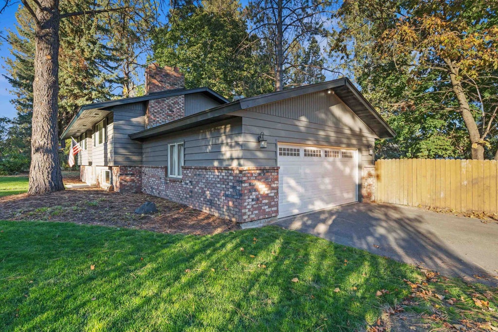 Photo of 4327 S Martin St, Spokane, WA 99203 (MLS # 202625712)