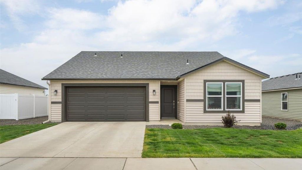 Photo of 1006 E K St, Deer Park, WA 99006 (MLS # 202613830)