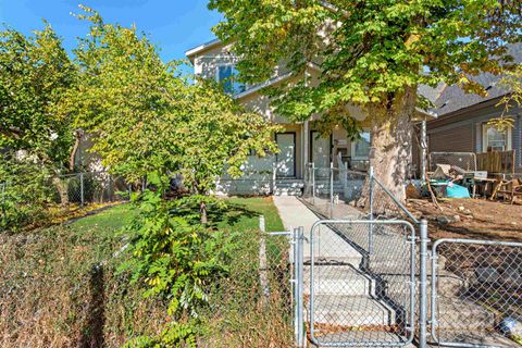 Photo of 2424 W Dean Ave, Spokane, WA 99201 (MLS # 202614564)