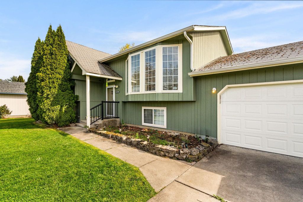 Photo of 20010 E GRACE Ln, Otis Orchards, WA 99027 (MLS # 202615943)