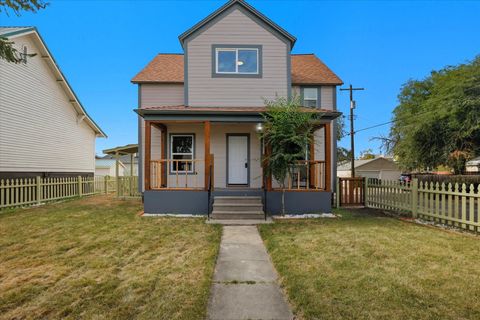 Photo of 2811 N Lincoln St, Spokane, WA 99205 (MLS # 202527101)