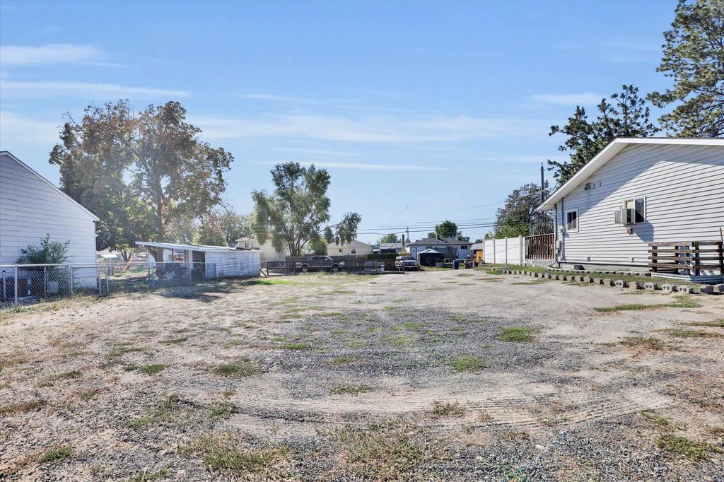 Photo of 2020 E FRANCIS Ave, Spokane, WA 99208 (MLS # 202525527)