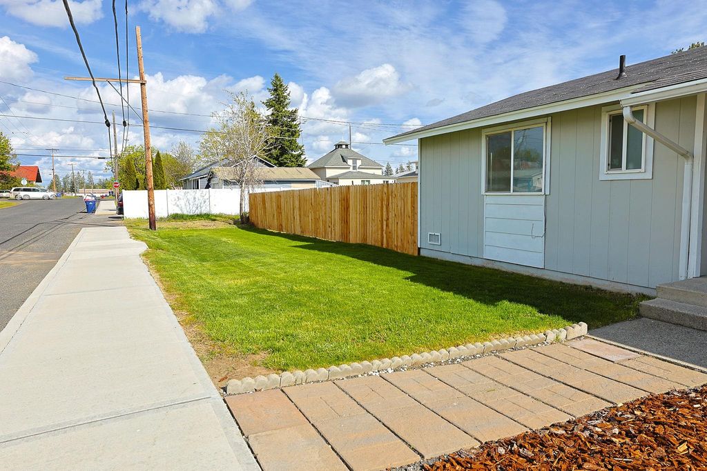 Photo of 506 N Grace St, Medical Lake, WA 99022 (MLS # 202616419)