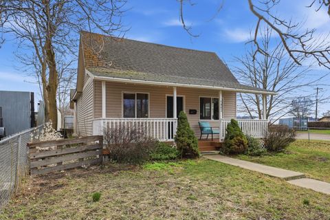 Photo of 1902 E MALLON Ave, Spokane, WA 99202 (MLS # 202613304)