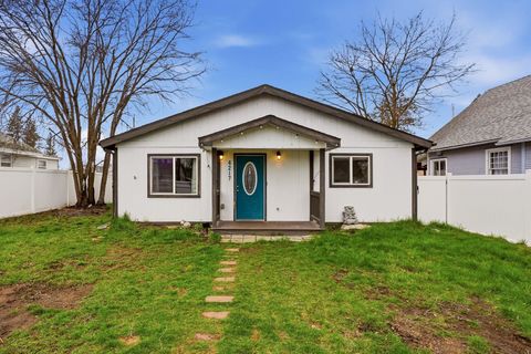 Photo of 4217 N Madison St, Spokane, WA 99205 (MLS # 202614769)