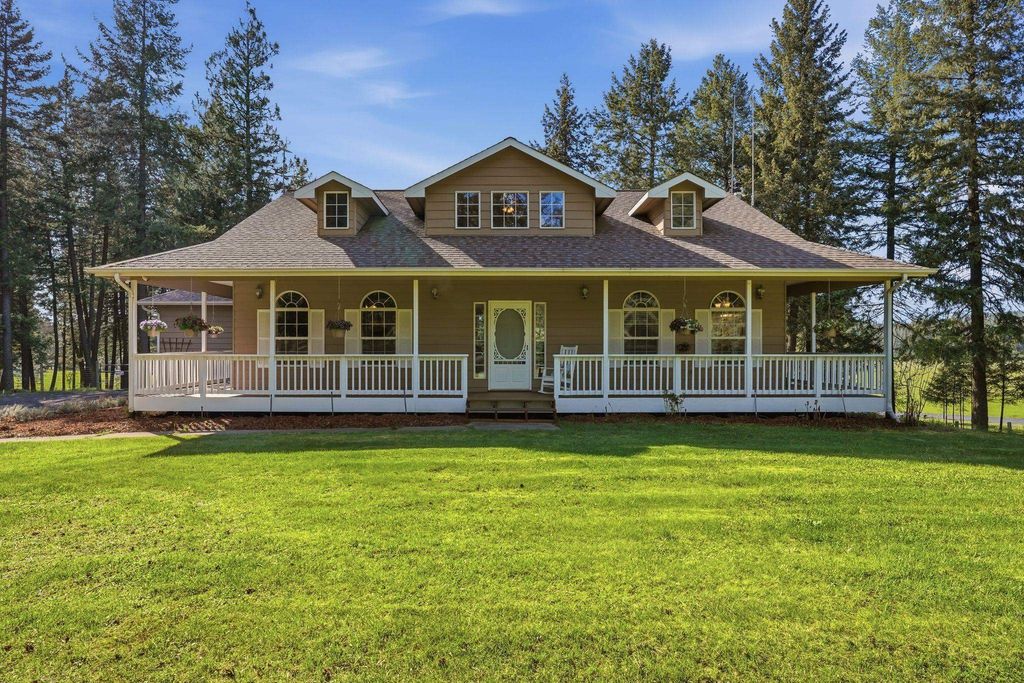 Photo of 32223 N Whitetail Ln, Chattaroy, WA 99003 (MLS # 202616280)