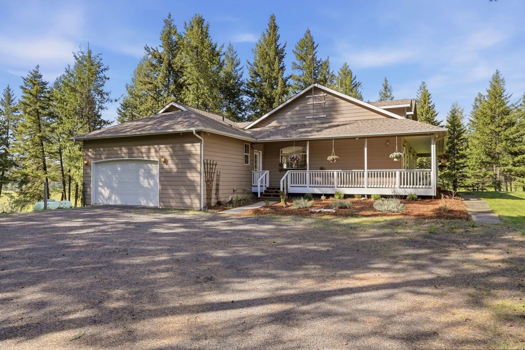 Photo of 32223 N Whitetail Ln, Chattaroy, WA 99003 (MLS # 202616280)