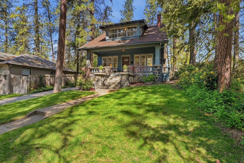 Photo of 943 E 16th Ave, Spokane, WA 99203 (MLS # 202616349)