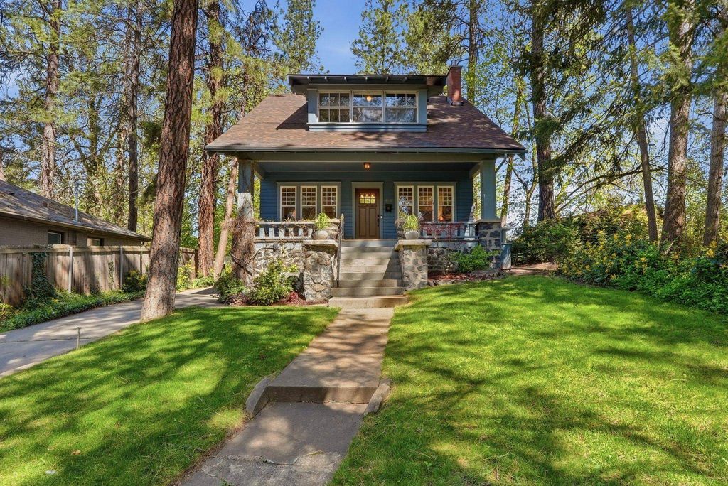 Photo of 943 E 16th Ave, Spokane, WA 99203 (MLS # 202616349)