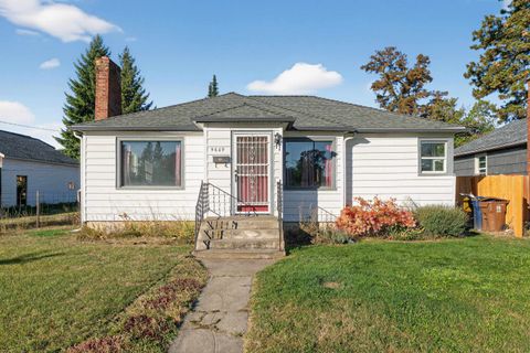 Photo of 5609 N Monroe St, Spokane, WA 99205 (MLS # 202525774)