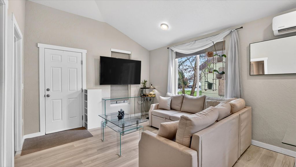 Photo of 2707 E Desmet Ave, Spokane, WA 99202 (MLS # 202615633)