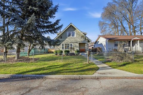 Photo of 708 S Ralph St, Spokane, WA 99202 (MLS # 202612155)