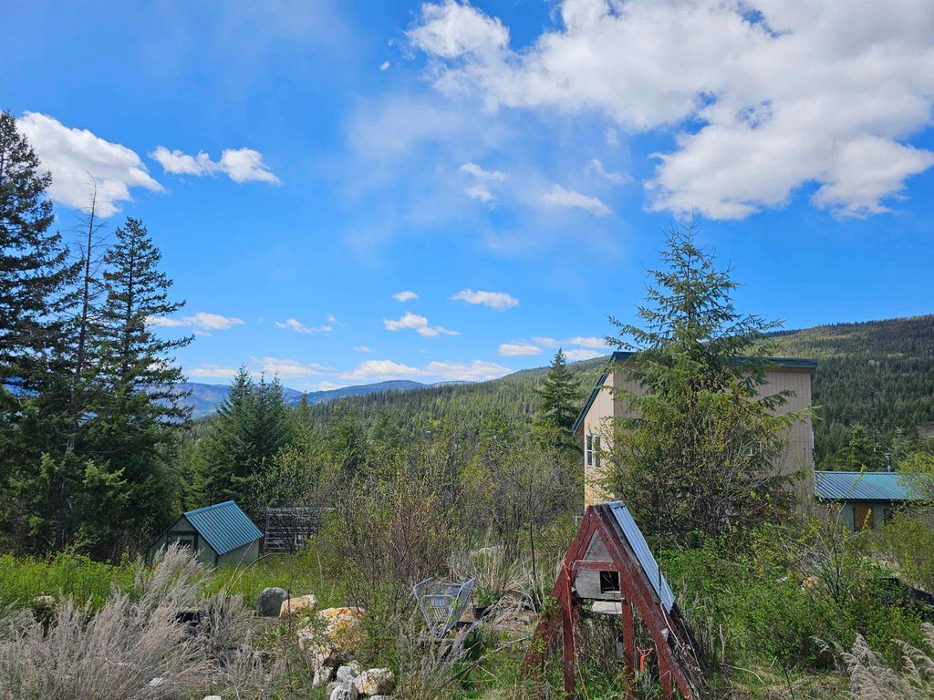 Photo of 4 Paxson Ln, Kettle Falls, WA 99141 (MLS # 202616240)