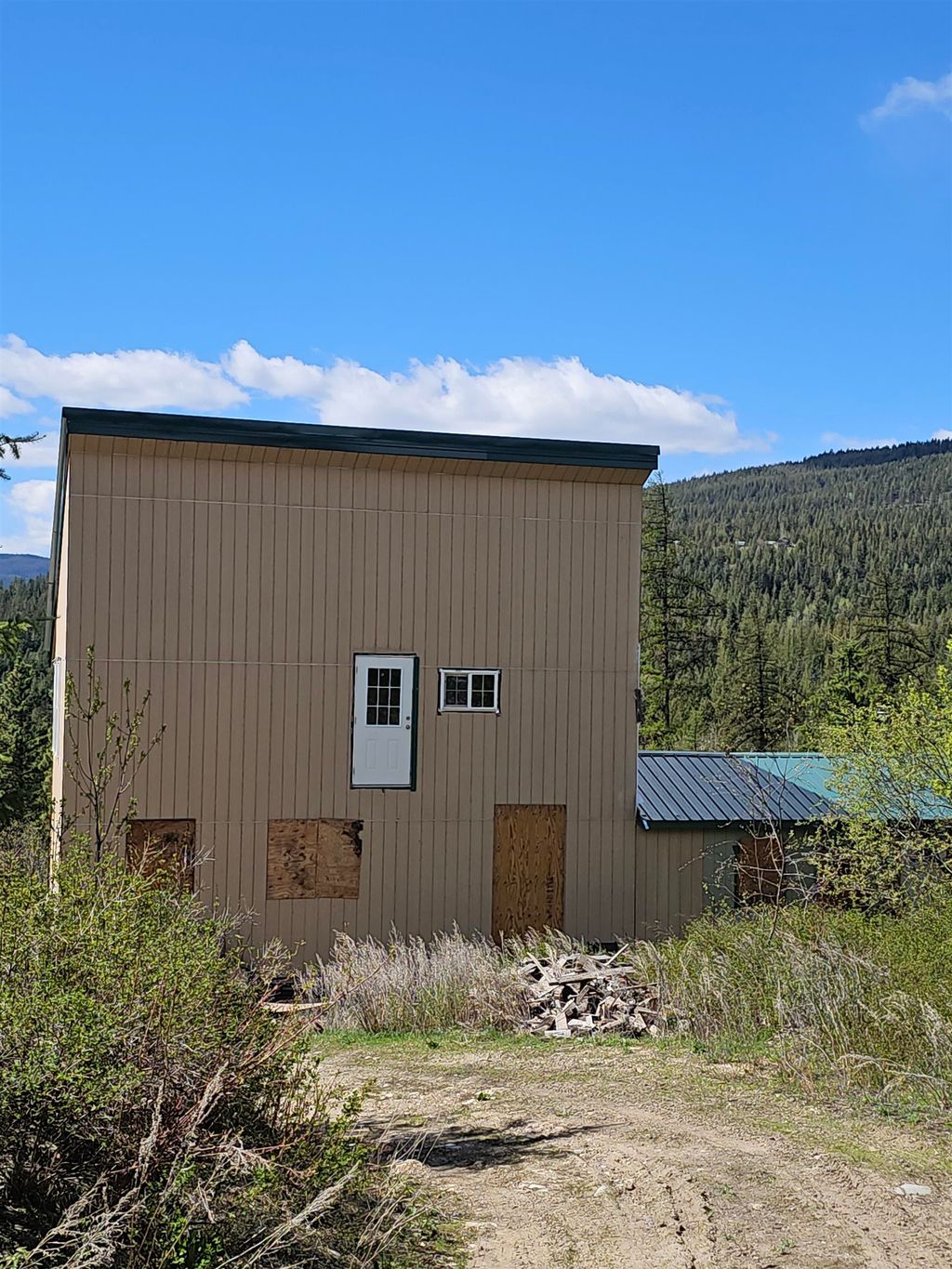 Photo of 4 Paxson Ln, Kettle Falls, WA 99141 (MLS # 202616240)