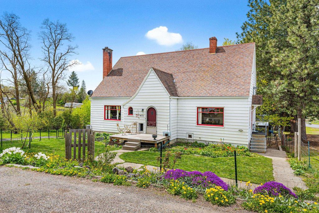 Photo of 401 S Crosby St, Tekoa, WA 99033 (MLS # 202616383)